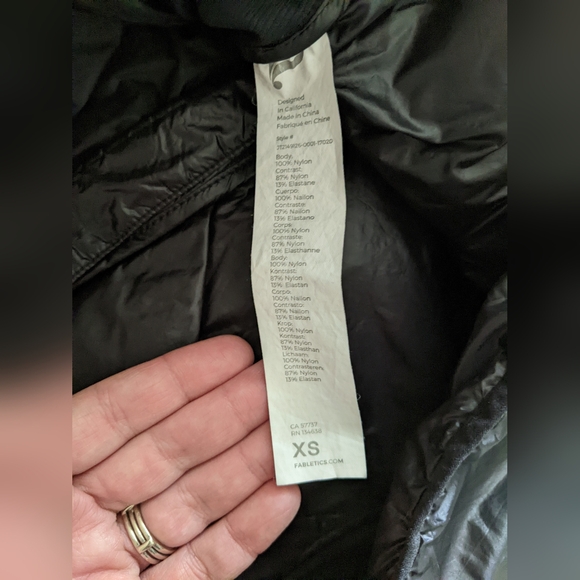 Fabletics puffer vest - Picture 6 of 6